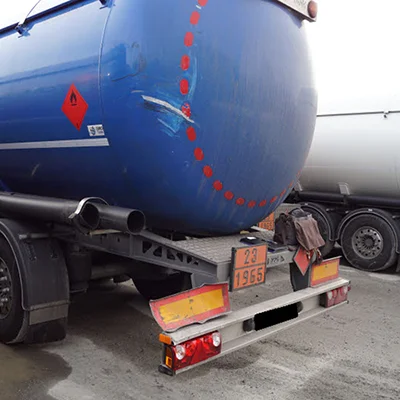 LKW-Auflieger mit Schramme