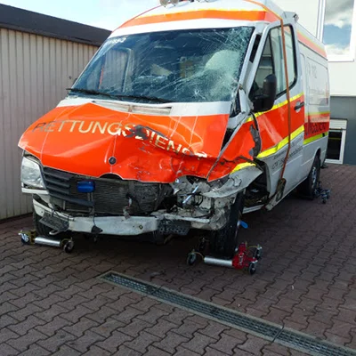 Rettungsfahrzeug, welches in einen Unfall verwickelt wurde